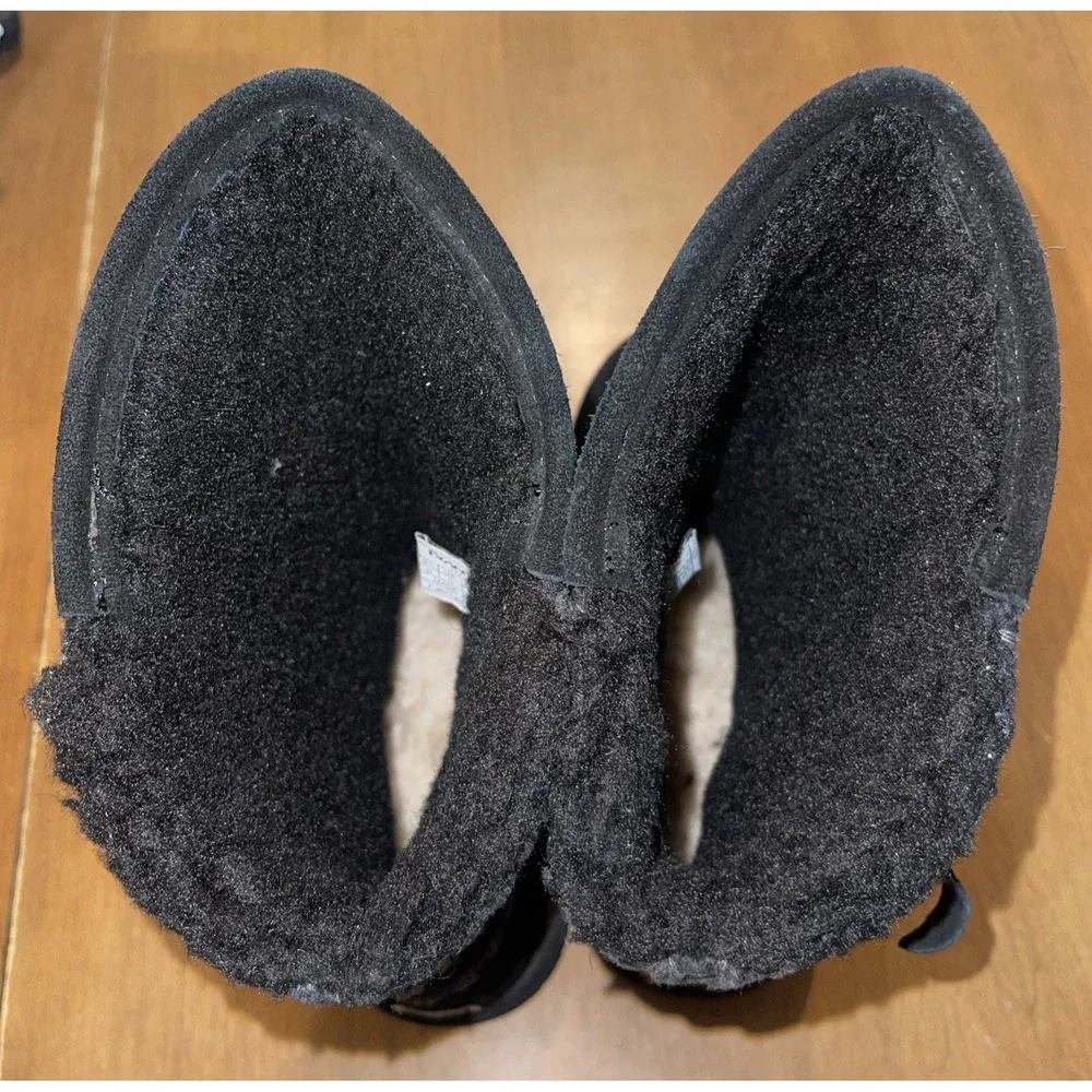 BearPaw suede boot